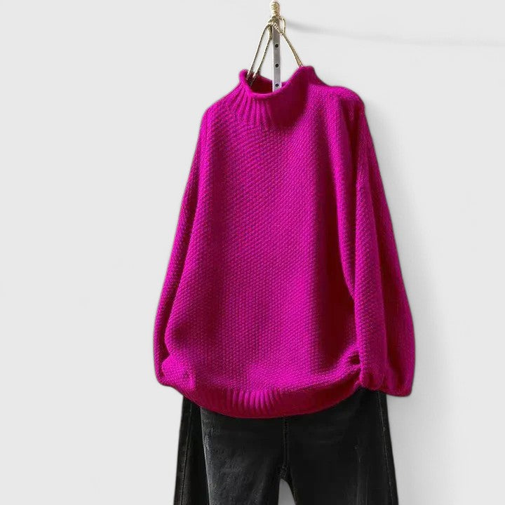 Pull femme Suzi à la coupe moderne, look élégant et décontracté, excellent pour la mode quotidienne.