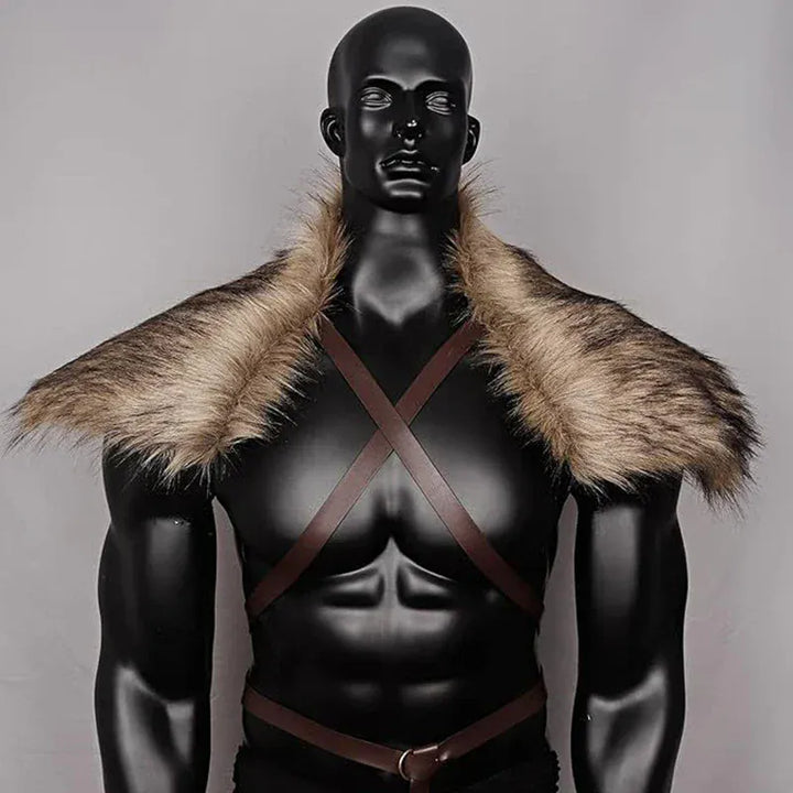 Cape viking homme en fausse fourrure, sangle en cuir. Idéal pour cosplay, fête médiévale, déguisement guerrier nordique.