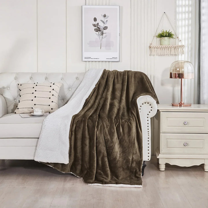 Couverture sherpa réversible douce pour toute la famille, chaleur et confort à la maison, plaid.