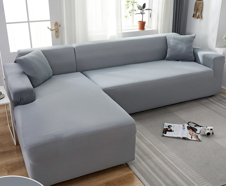 Housse de canapé anti-taches et anti-poussière, avec son design épuré, elle protège et embellit.