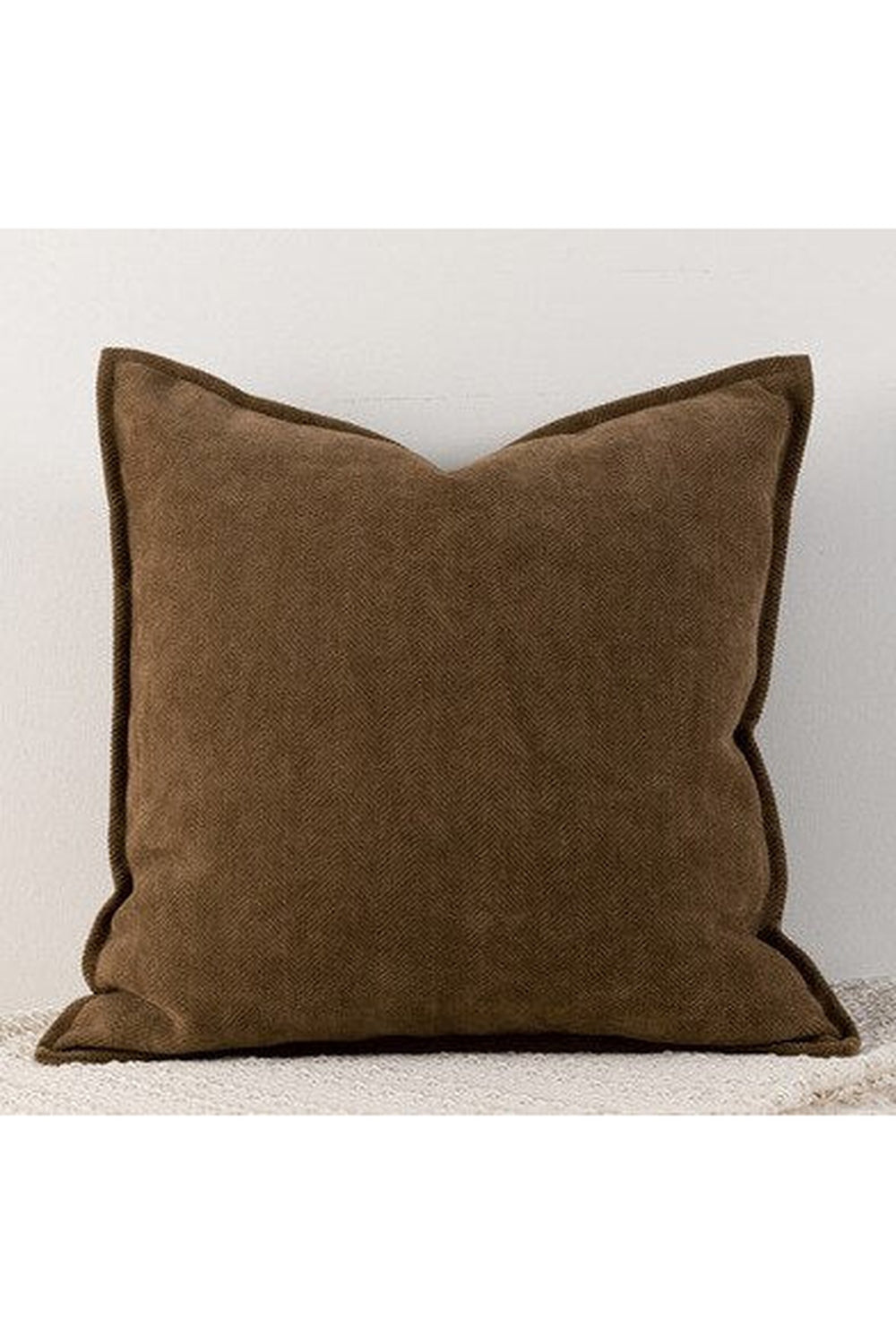 Coussin de canapé avec housse décorative, transforme votre salon avec élégance et confort.