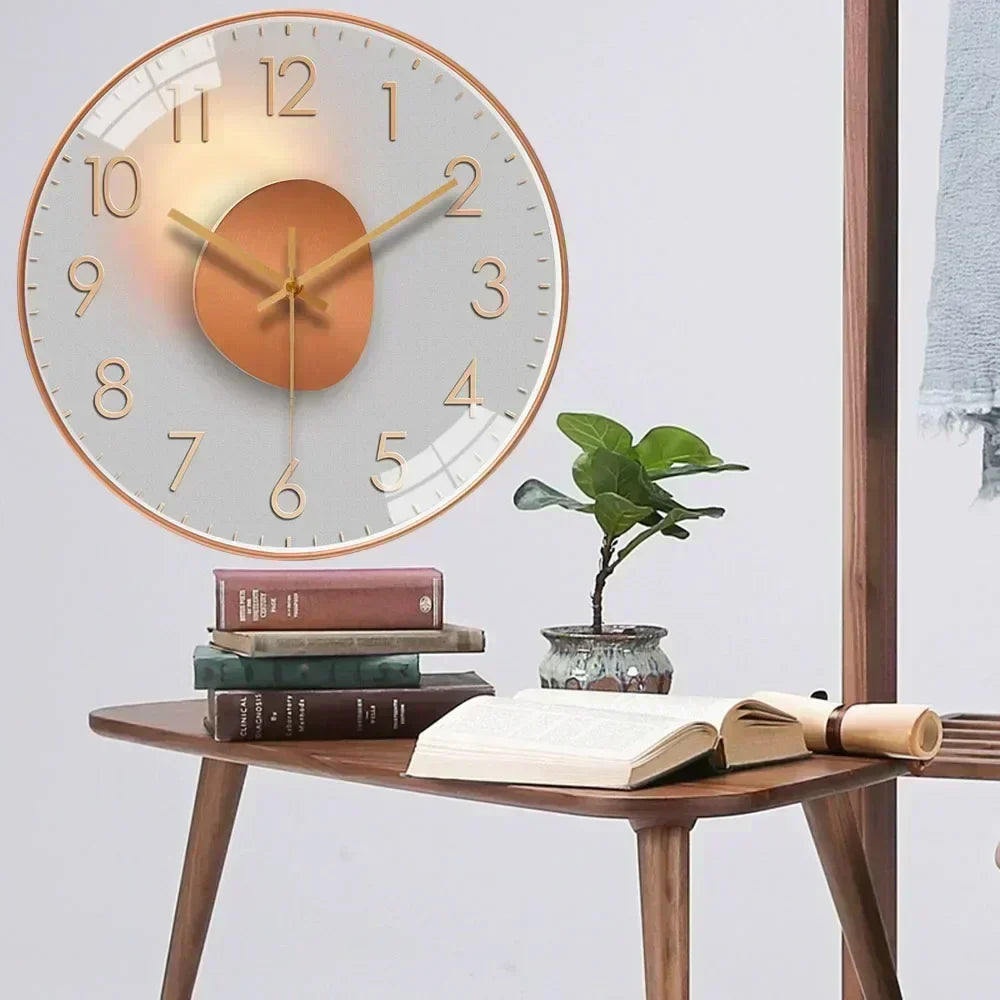 Horloge ronde moderne et silencieuse avec grands chiffres, parfaite pour le bureau ou le salon.