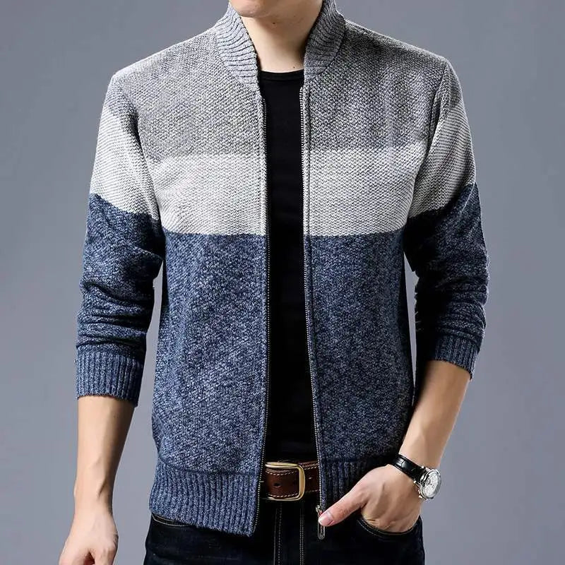 Chandail homme moderne slim fit, parfait pour un look élégant en hiver. Vêtement masculin confortable et à la mode.