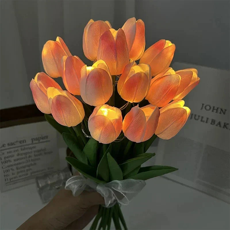 Magnifique lampe fleur tulipe à LED, parfaite pour une décoration de chambre avec ambiance douce.