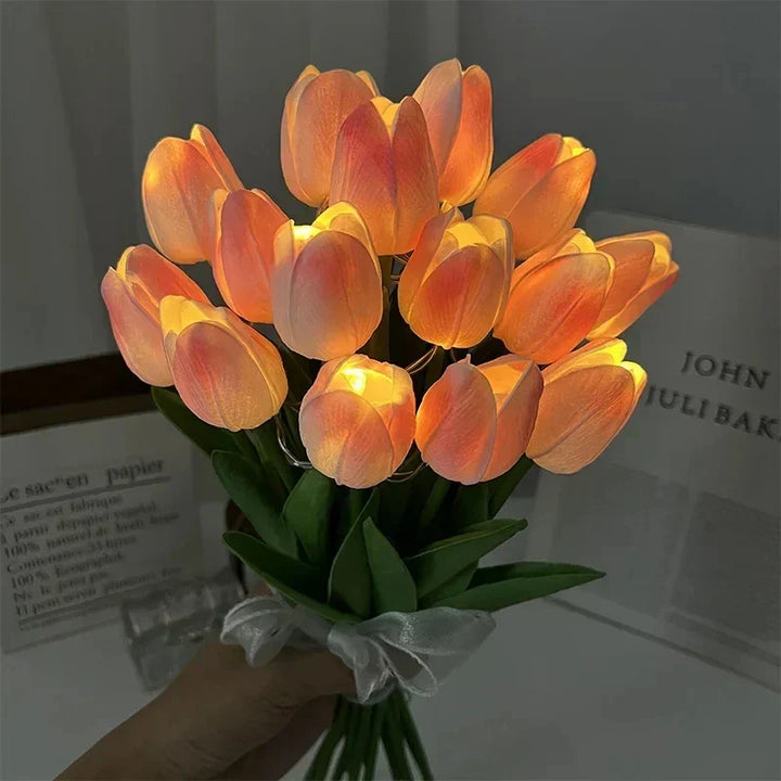 Magnifique lampe fleur tulipe à LED, parfaite pour une décoration de chambre avec ambiance douce.