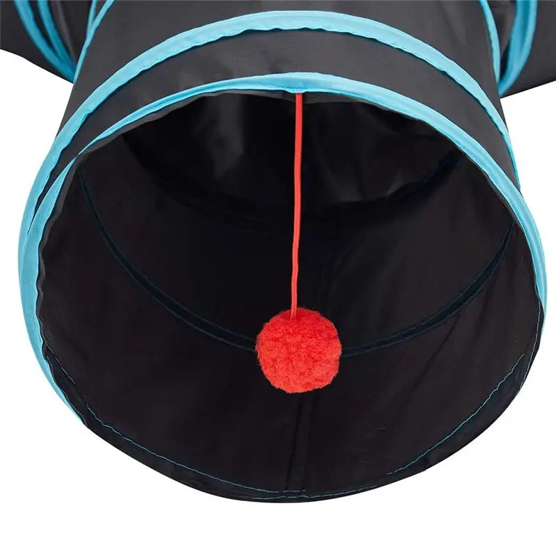Deux chatons explorant un tunnel de jeu pliable 3 voies, parfait pour la stimulation interactive et le jeu félin.