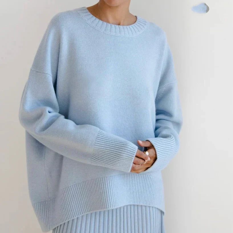 Pull femme confortable et chaud, doux au toucher. Un basique élégant pour la mode hiver.