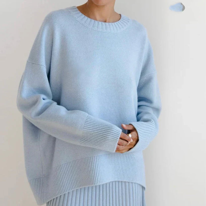 Pull femme confortable et chaud, doux au toucher. Un basique élégant pour la mode hiver.