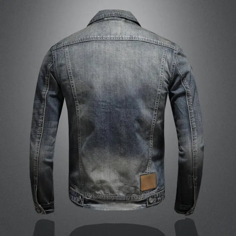 Veste homme élégante grise style rétro, offrant confort quotidien et look classique. Idéale pour le streetwear printanier.