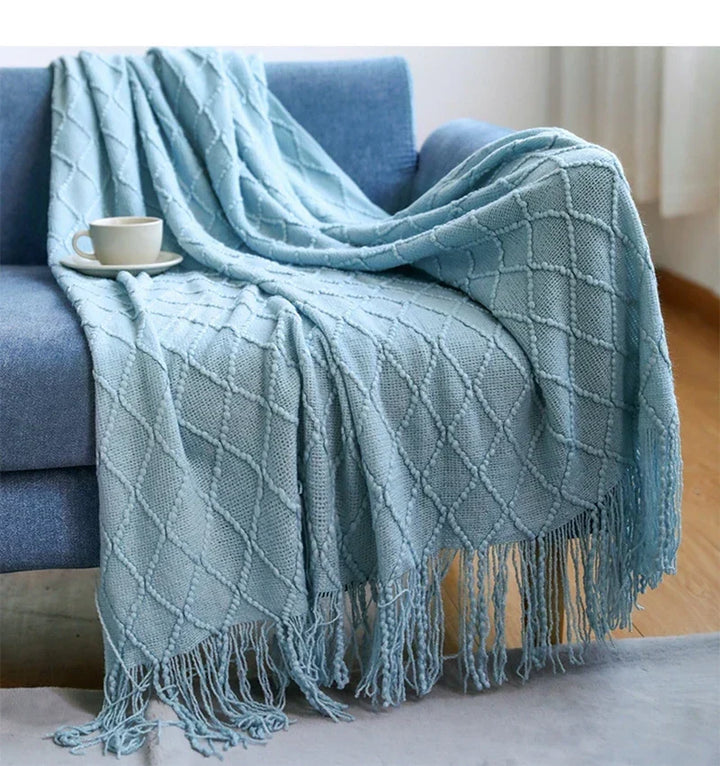 Plaid tricoté en grosse maille, bohème, idéal pour ajouter confort et une touche déco originale au salon.