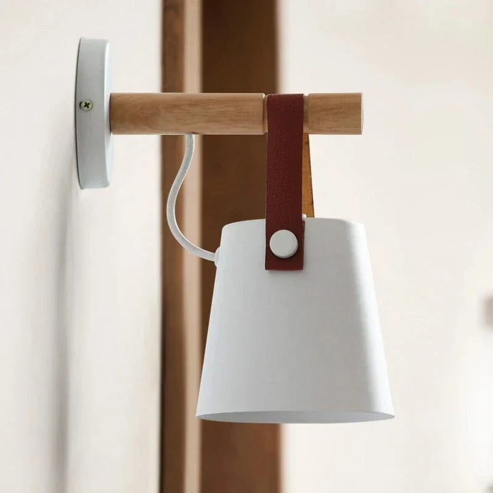 Applique murale LED SkandiShine, éclairage scandinave moderne. Lampe design pour une ambiance chaleureuse et stylée.