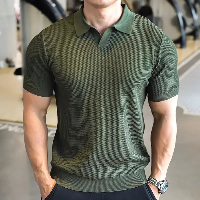 Haut polo homme texturé slim fit, confortable et élégant. Un indispensable de l'été moderne.