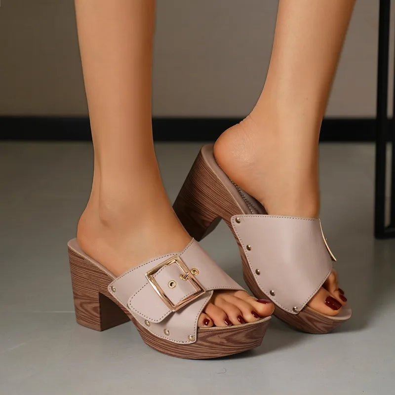 Sandales femmes à talons plateforme, style mode et confort pour toute occasion estivale.