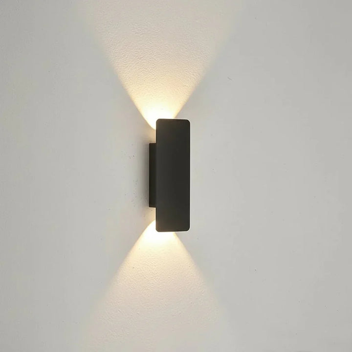 Applique murale LED OUTGLOW design, facile à installer, étanche, pour extérieur ou intérieur stylé.