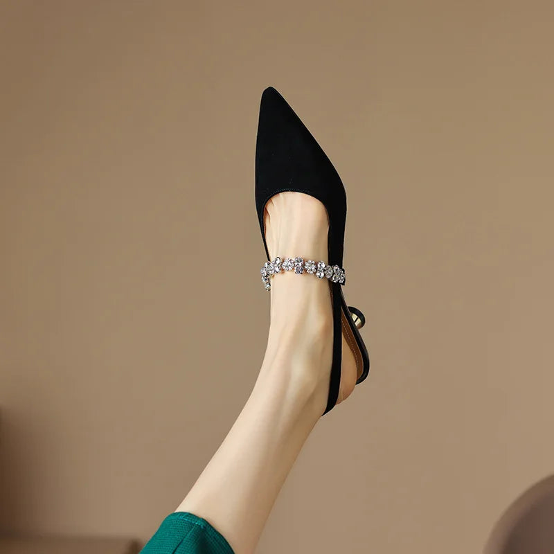 Talon aiguille scintillant des escarpins pour femme, chaussure élégante et confortable, idéal pour fêtes.