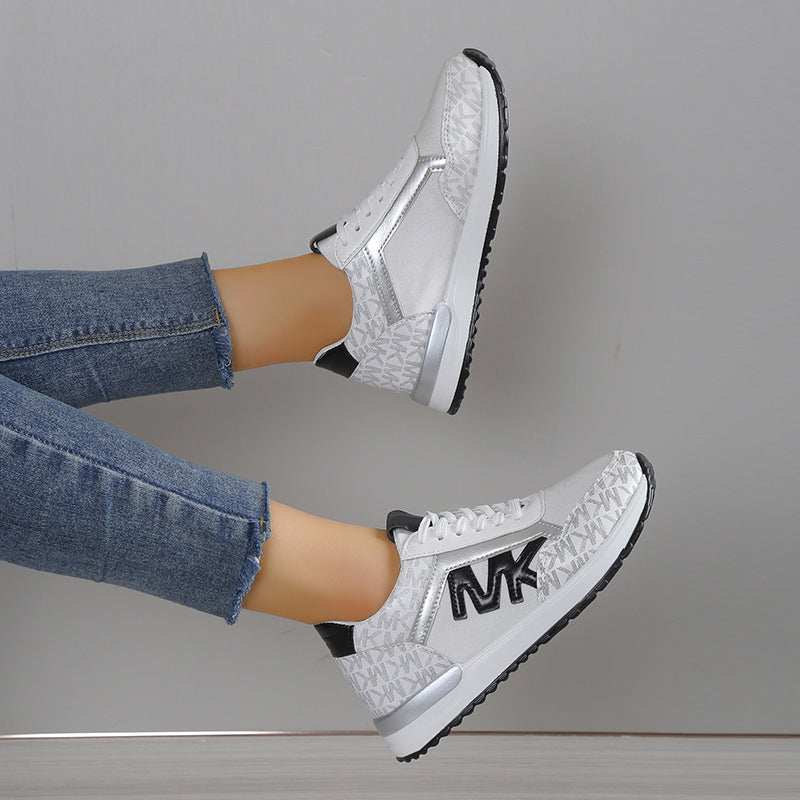 Baskets femme légères et confortables, parfaites pour la marche ou les activités sportives douces.