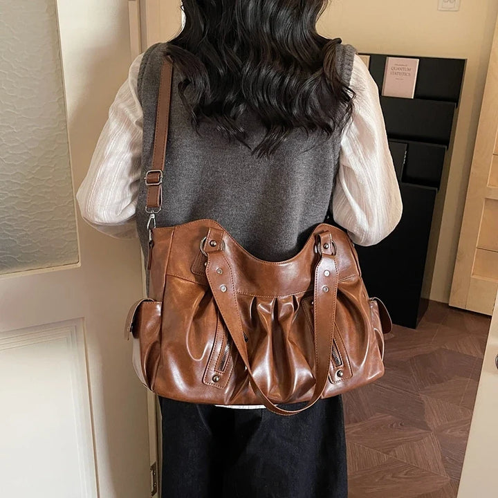 Grand sac Kéa pour femme, élégant et fonctionnel, avec multiples compartiments intérieurs.