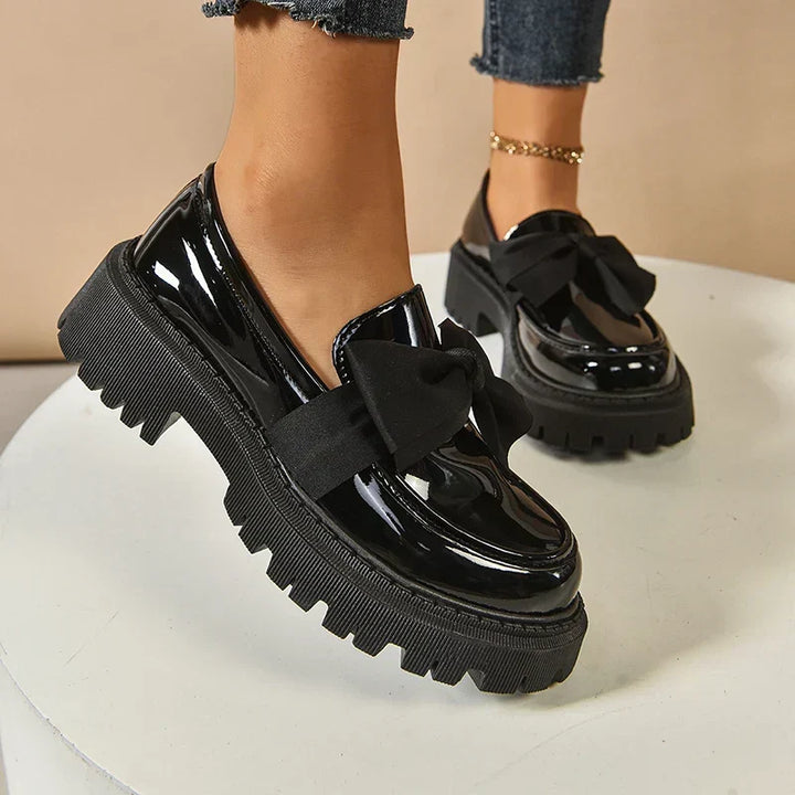 Élégance et confort: Chaussures plateforme Garisa femmes avec nœud papillon unique.