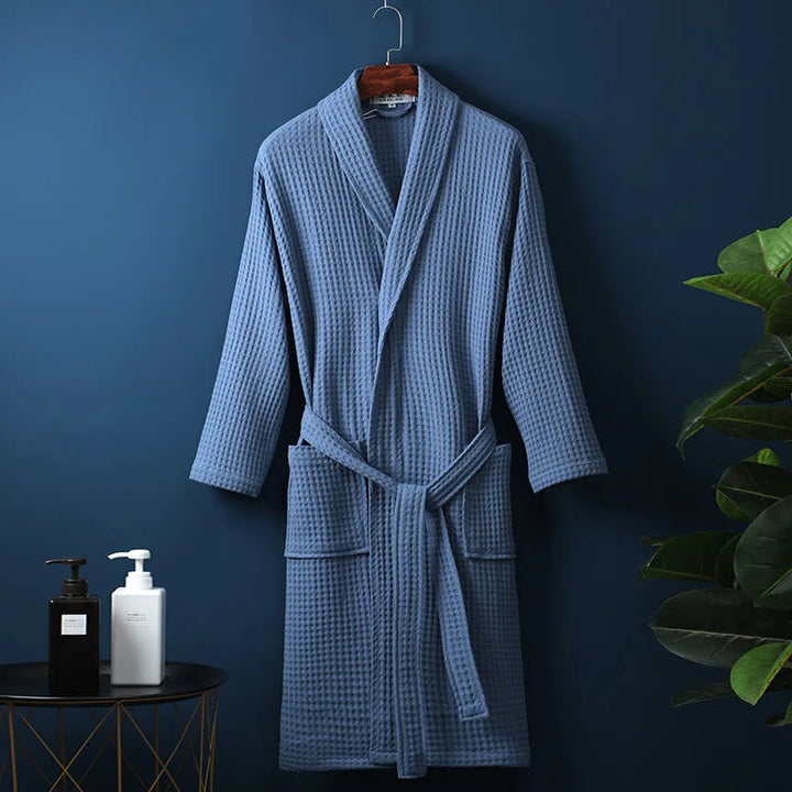 Robe de chambre femme en coton super doux, pour un confort optimal et une relaxation quotidienne.