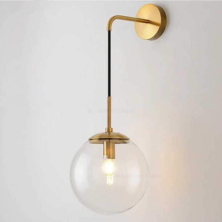 Applique rétro GlacioGlow avec dôme en verre transparent et base métallique or/noir. Parfaite pour intérieur contemporain.