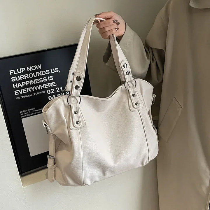 Sac à main en cuir haut de gamme, grand format, élégance et durabilité assurées pour femme moderne.