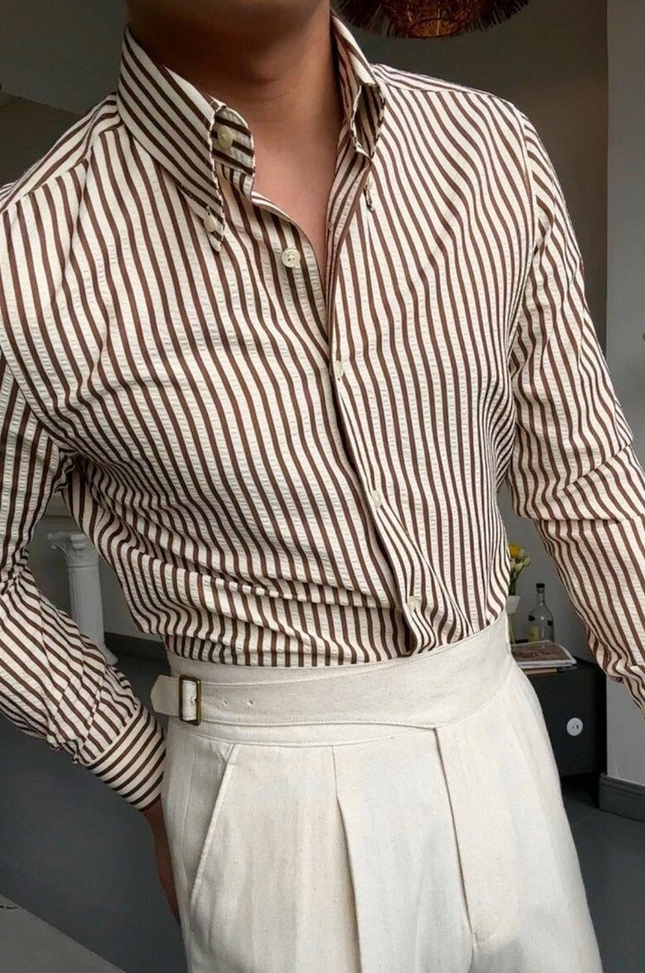 Chemise élégante homme à rayures, parfaite pour un style italien décontracté ou une tenue chic.