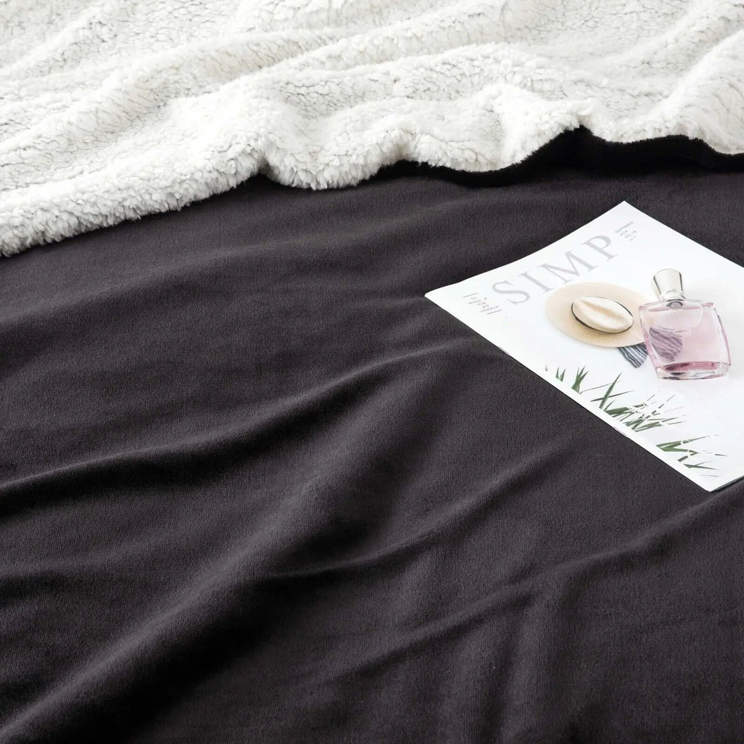 Couverture polaire sherpa chaude et réversible pour le salon ou la chambre, douce et confort.