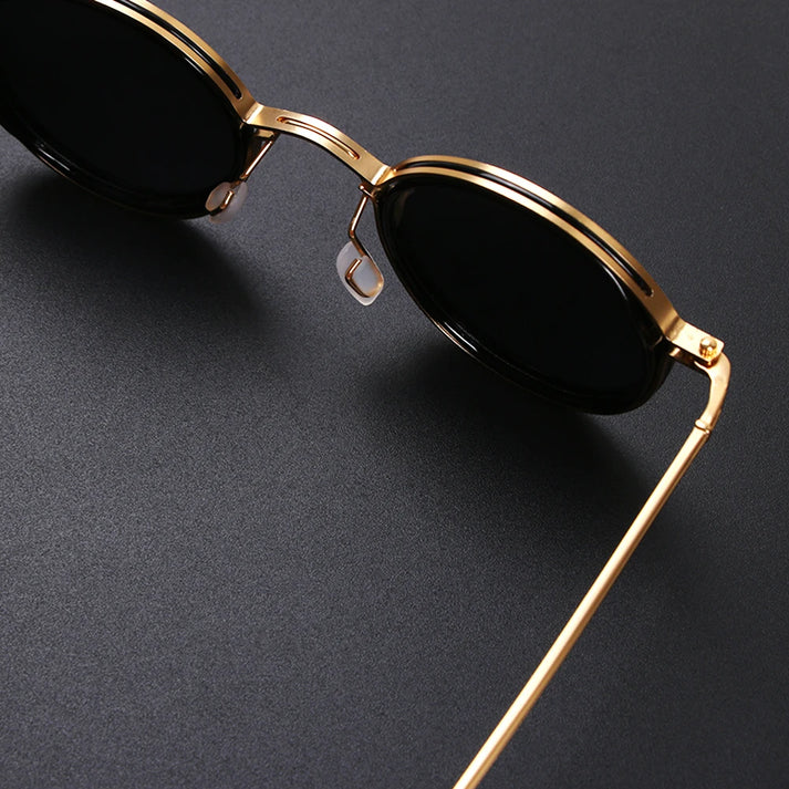 Confort visuel maximal avec ces lunettes de soleil polarisées homme/femme, monture métal, protection UV et anti-reflets.