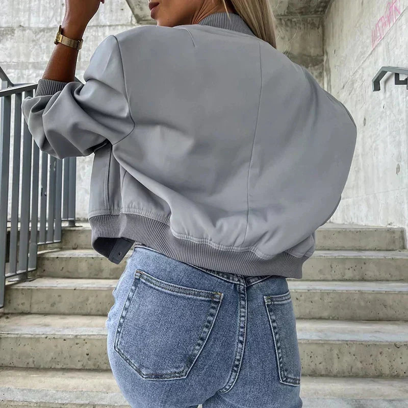 Veste femme élégante et tendance, style polyvalent pour un look mode chic au quotidien, automne/printemps.