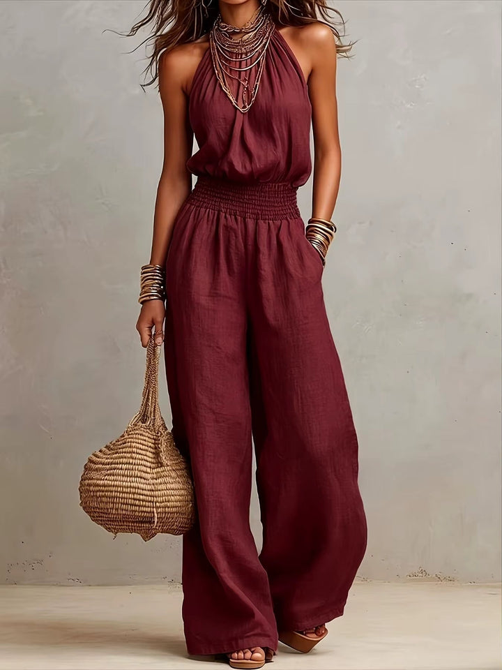 Combinaison fluide en polyester pour femme, style halter élégant et jambes amples. Look estival.