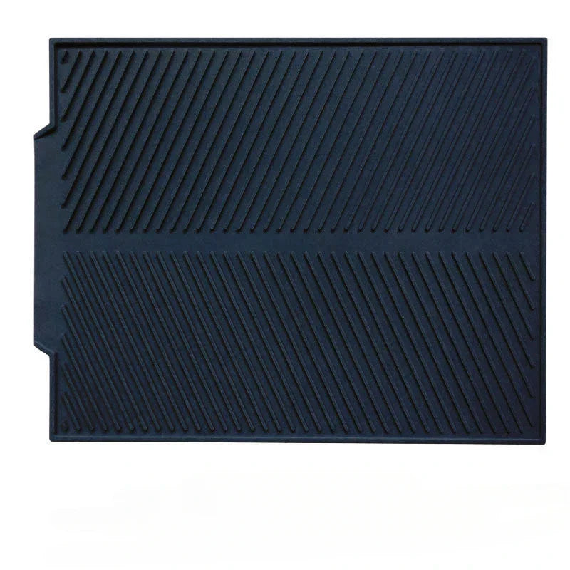Organisez votre cuisine avec ce tapis égouttoir en silicone. Idéal pour sécher vaisselle et accessoires, antidérapant, facile à nettoyer.