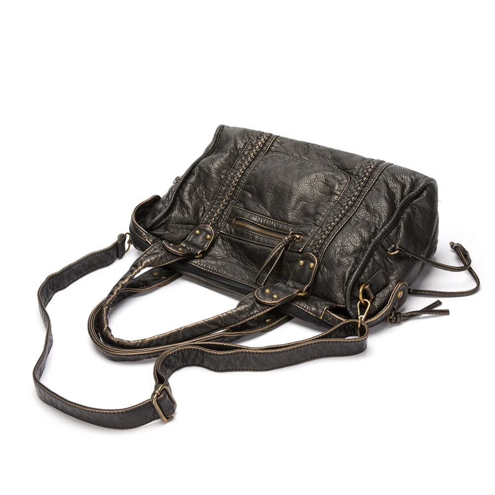 Sac cabas femme noir effet vintage en similicuir, doté d'une bandoulière ajustable pour le confort.