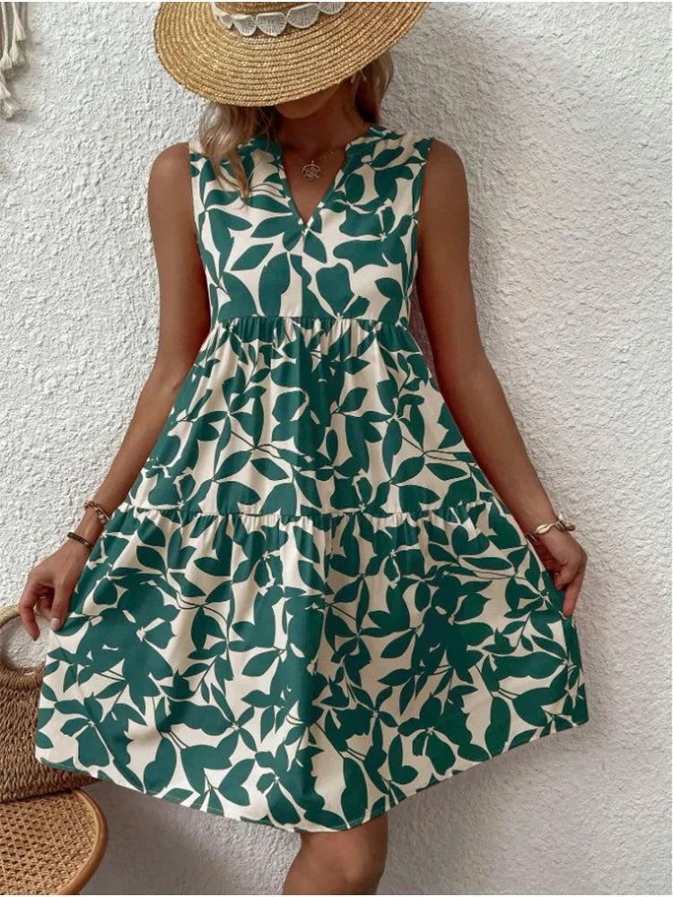 Robe courte femme décontractée sans manches, idéale pour le confort estival. Style mode facile à porter.