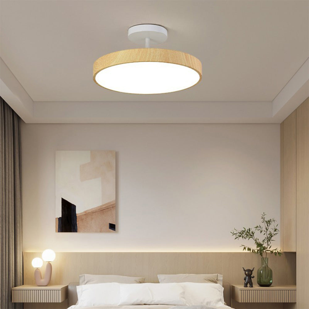 Lampe scandinave Fjell, forme géométrique, bois et doré, éclairage d'ambiance design.