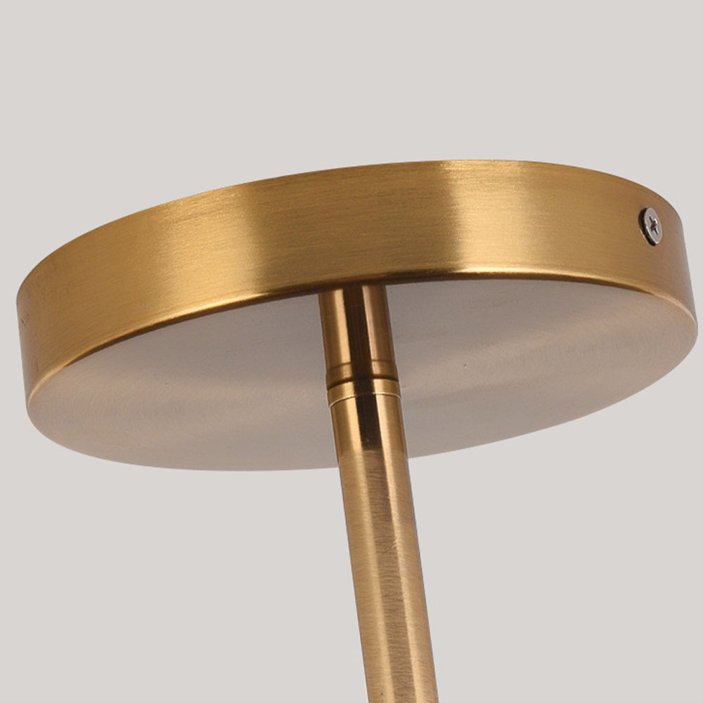 Luminaire LED moderne Fjell, bois naturel et détails dorés, parfait pour une chambre.