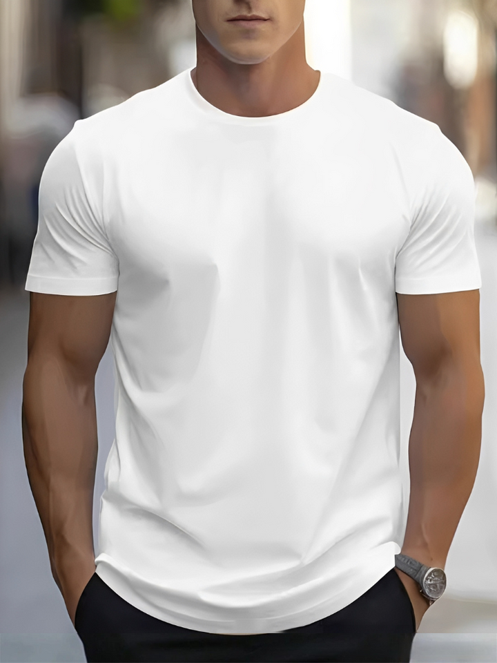 T-shirt uni homme, coupe droite à manches courtes, offrant confort et style basique. Vêtement essentiel mode masculine.