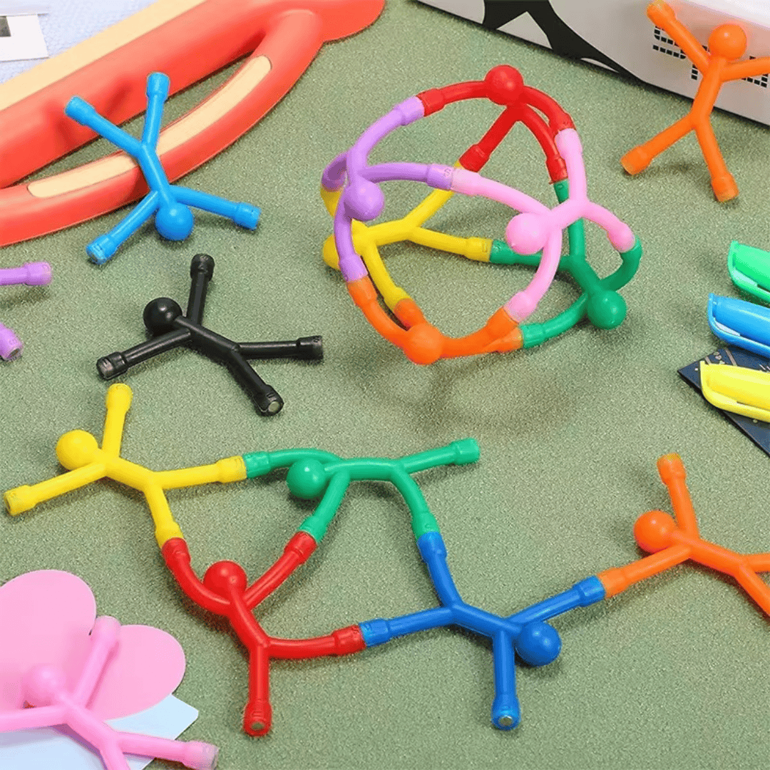 Jouet sensoriel Montessori avec figures magnétiques, favorisant l'apprentissage et le jeu sans écran pour enfants.