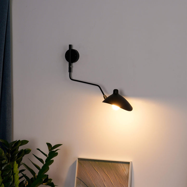 Éclairage mural élégant, design 1950, bras articulé pour une lumière personnalisée.