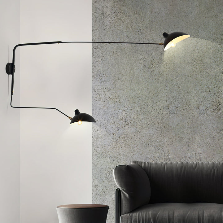 Luminaire mural rétro, bras réglable, design 1950, parfait pour un décor vintage.