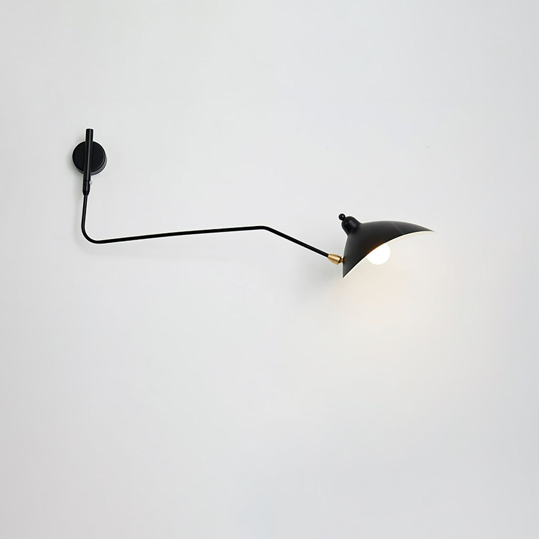 Éclairage mural 1950, bras flexible, style Mouille, pour une ambiance lumineuse unique.