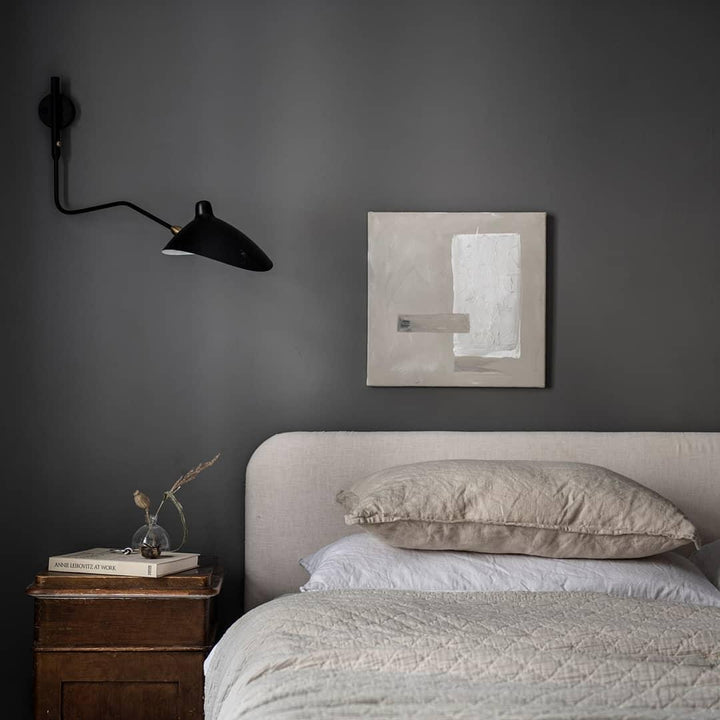 Luminaire mural moderne rétro, bras réglable, design intemporel pour toute pièce.