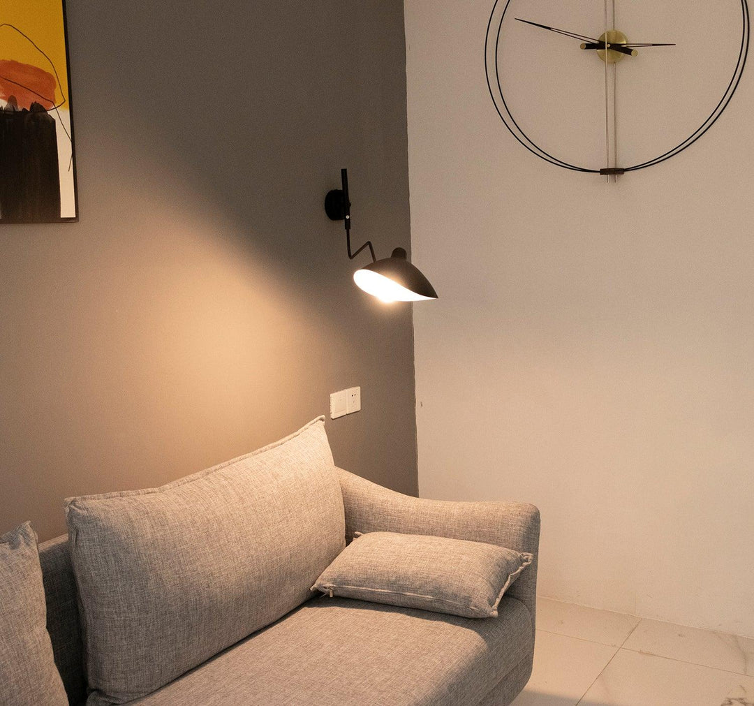 Éclairage mural rétro, bras réglable, design 1950 pour une ambiance cosy et stylée.