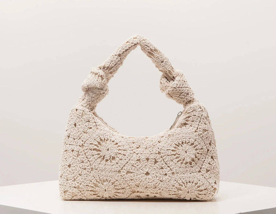 Sac femme en crochet ivoire, artisanal, bohème chic, parfait pour l'élégance estivale.