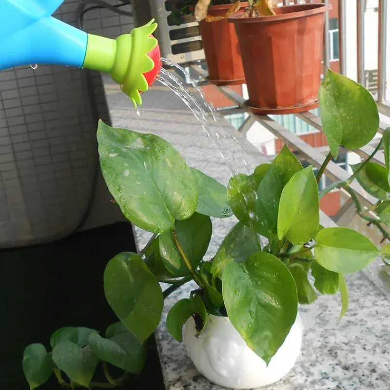 Arrosoir jouet enfant avec gicleur d'eau intégré, idéal pour jeux d'extérieur et apprentissage estival.