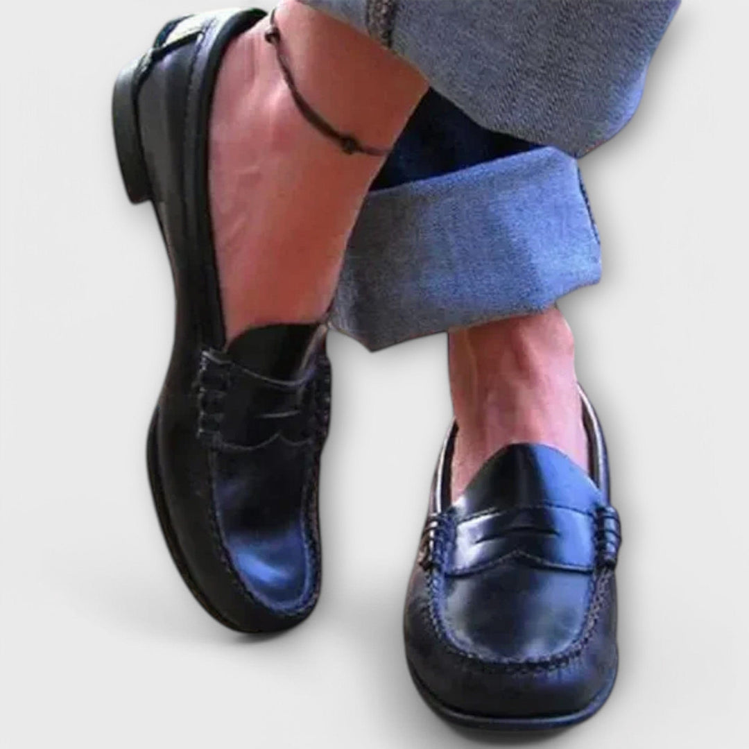 Mocassins marron Eline intemporels pour femmes. Chaussures classiques élégantes, parfaites pour le bureau ou une tenue décontractée.