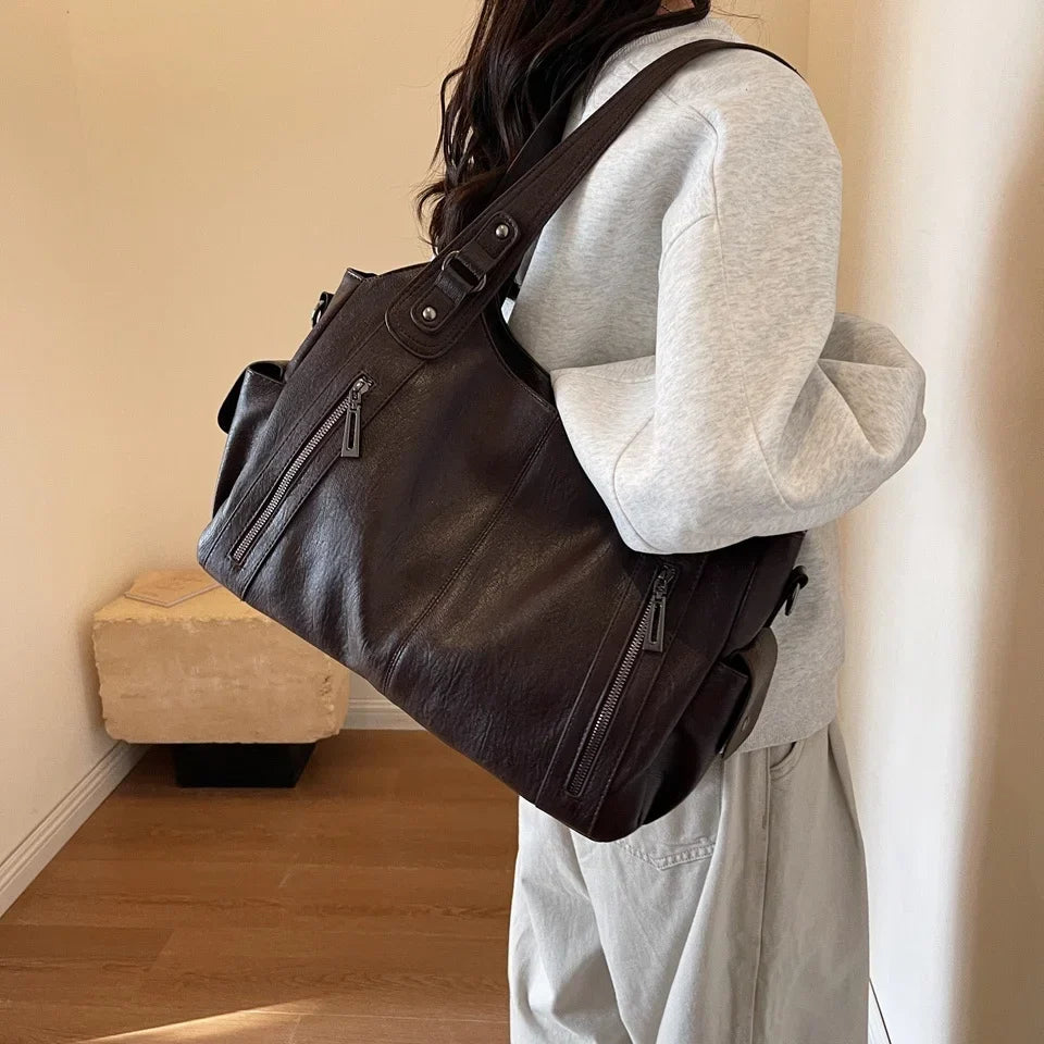 Sac cabas femme Magda porté épaule, style élégant et polyvalent en similicuir pour le quotidien.