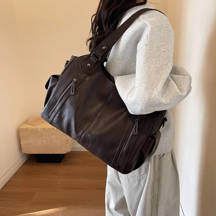 Sac cabas femme Magda porté épaule, style élégant et polyvalent en similicuir pour le quotidien.