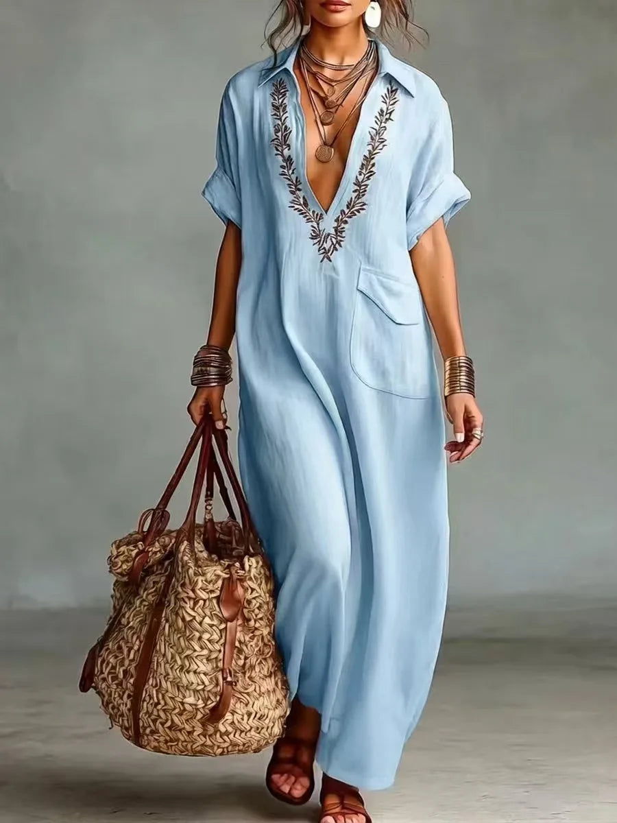 Robe kaftan bohème femme, col V brodé, coupe ample et fluide. Parfaite pour l'été décontracté.