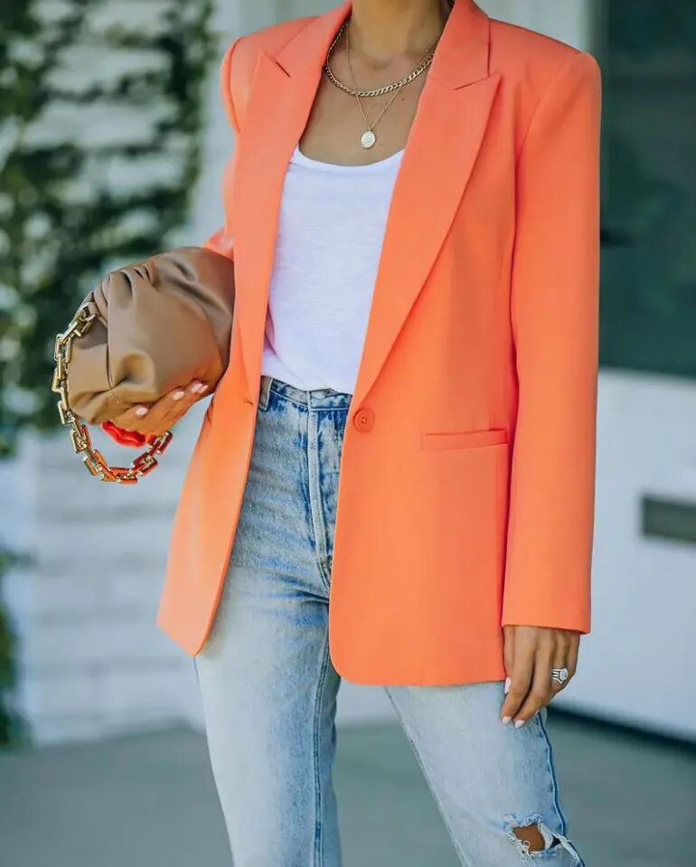 Blazer femme élégant Emilia, coupe classique. Idéal pour tenue bureau ou style professionnel chic. Confortable et polyvalent.