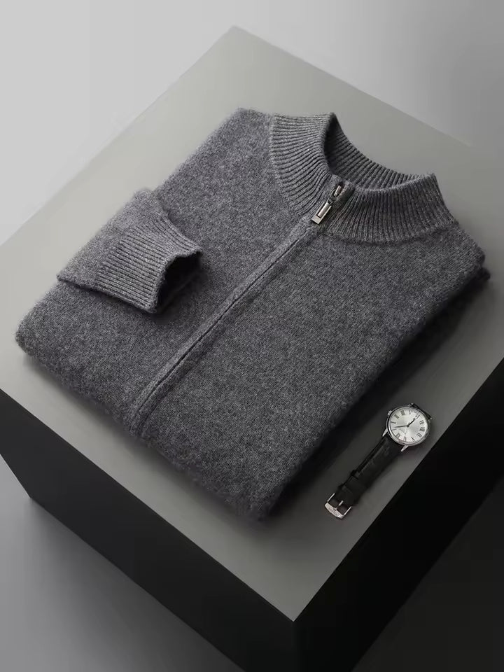 Ensemble tricoté homme, tenue décontractée et confortable pour les loisirs ou le quotidien, style moderne.